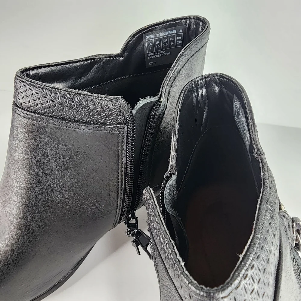 ROCKPORT Womens Carly Bootie. Black